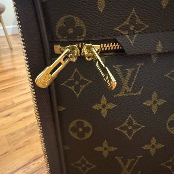 Louis Vuitton Pegase 70 RARE original accessories excellent condition - Picture 12 of 16